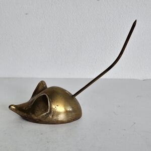 Brass miniature mouse figurine ring / note holder
